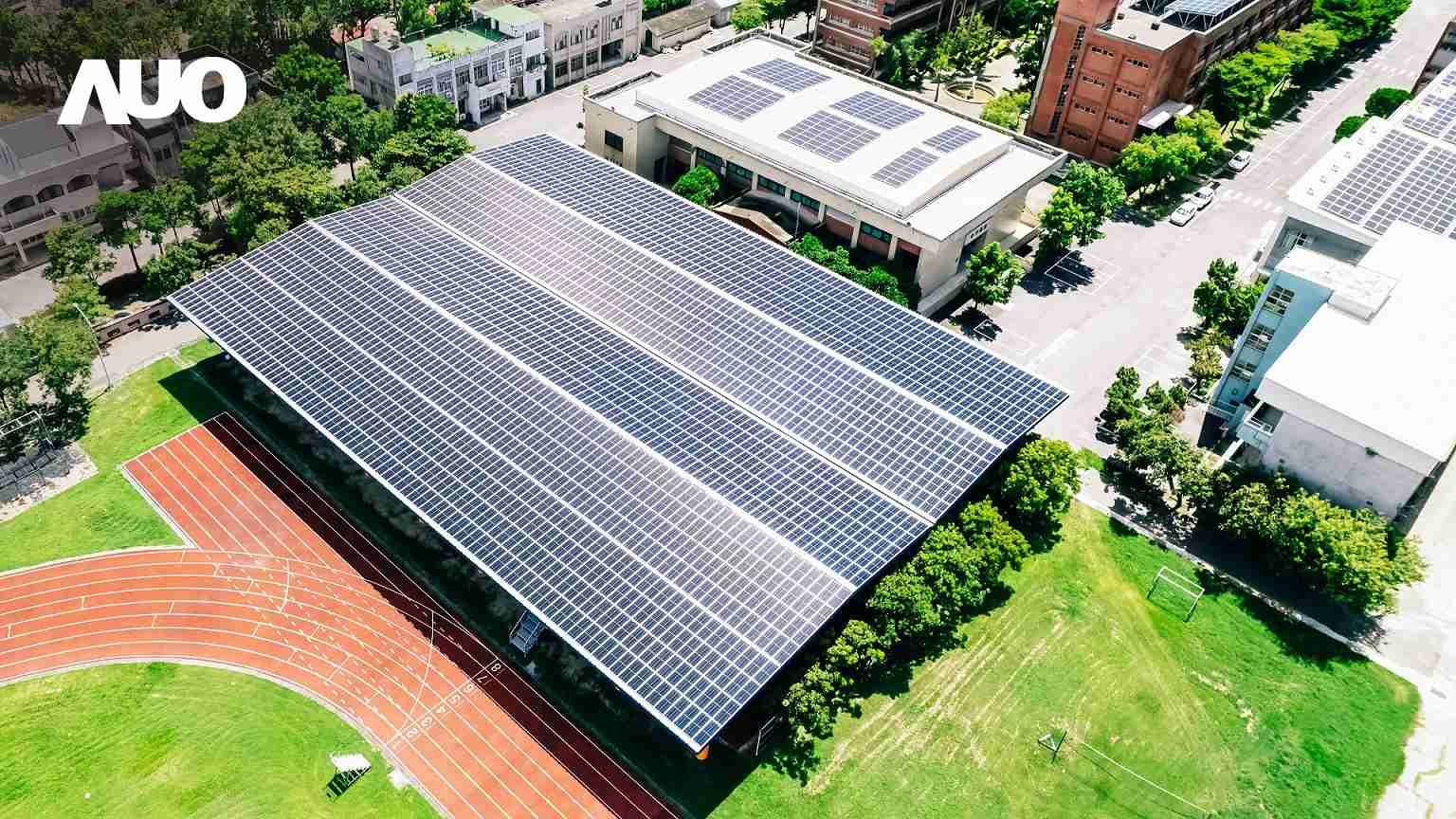 尊龙z6SunSteel光电整合型浪板具备快速安装、、、轻量化优势，，，可提升15%发电效能，，，，通过国际IEC与台湾VPC认证安全、、、防漏、、、、耐候标准